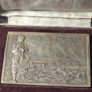 Uruguay - 1925 -  Puente sobre el rio Santa Lucia - en estuche original - Muy escasa - Plata sellada dorada - 58.2gs